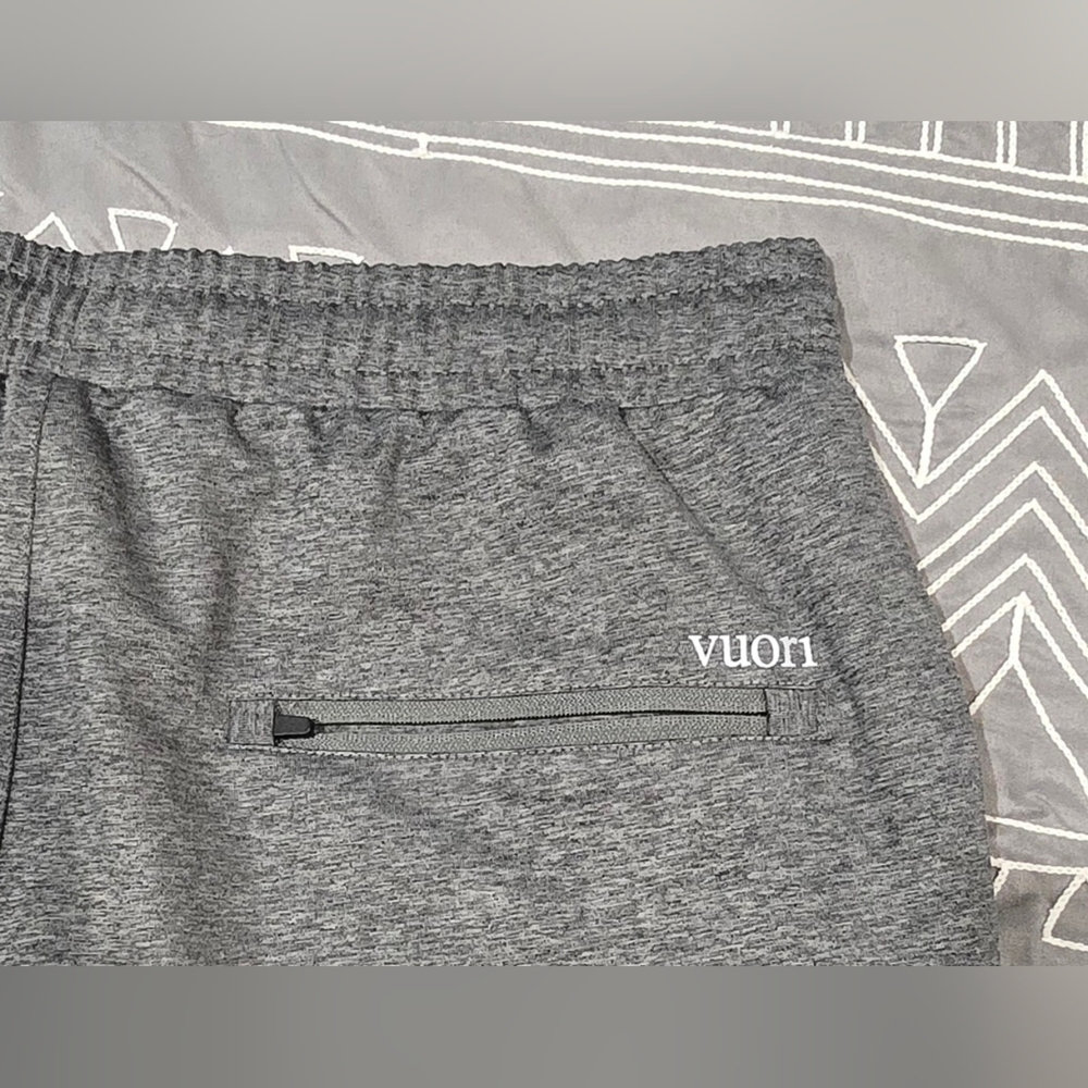 Vuori Men's Sunday Performance Shorts 8" In Heathered Grey Size Medium - Picture 5 of 9